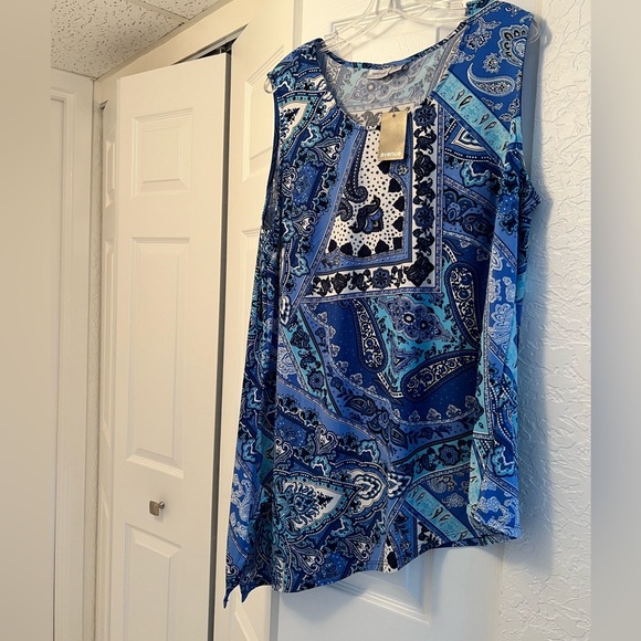 AVENUE SZ 20 SLEEVELESS ASYMMETRICAL BLU PAISLEY PRINT TOP - Picture 1 of 9